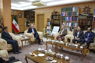 ترویج کتاب و کتابخوانی را با عشق و علاقه پیگیری می‌کنم