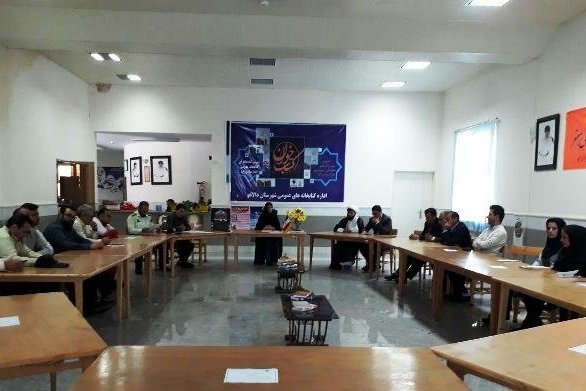 نشست کتابخوان ویژه مدیران در کتابخانه عمومی امام صادق (ع) دالاهو کرمانشاه نشست کتابخوان ویژه مدیران در کتابخانه عمومی امام صادق (ع) دالاهو کرمانشاه