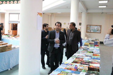 نمایشگاه کتاب گنج دانایی در اهواز افتتاح شد