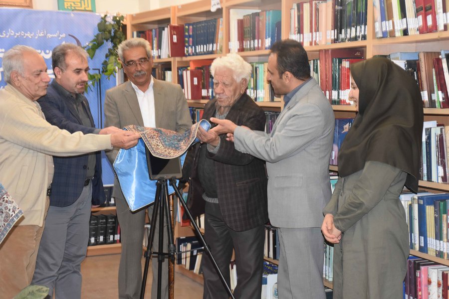 خانواده شهید محسن حججی به عنوان فعال حوزه کتاب و کتابخوانی تجلیل شدند