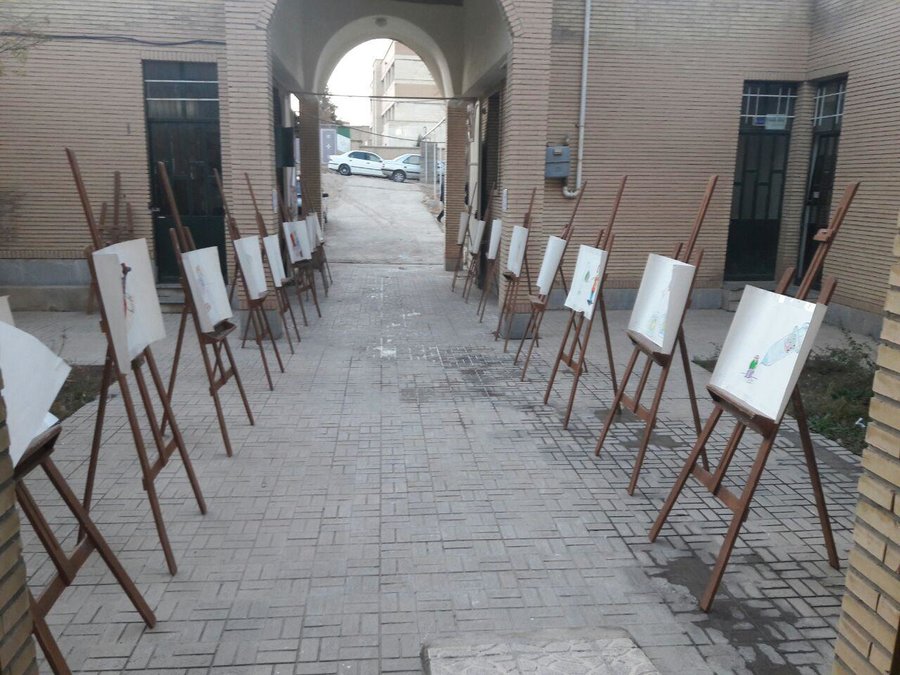 نمایشگاه کاریکاتور کتاب در شهرستان چرداول ایلام برگزار شد