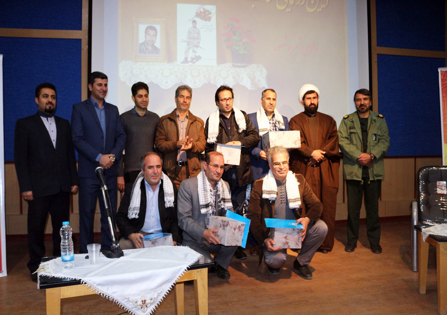 نشست کتاب‌خوان با موضوع «ایثار و شهادت» در همدان