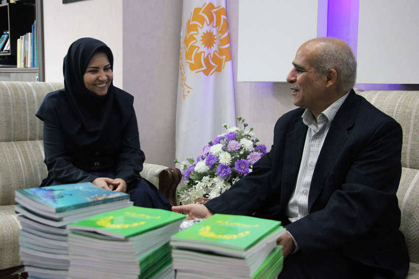اهدای ۲۰۰ جلد کتاب به کتابخانه‌های عمومی استان یزد