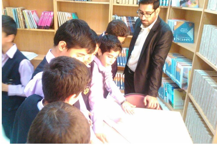 کتابخانه مرکزی سمنان، میزبان دانش آموزان مدرسه رفاه شد