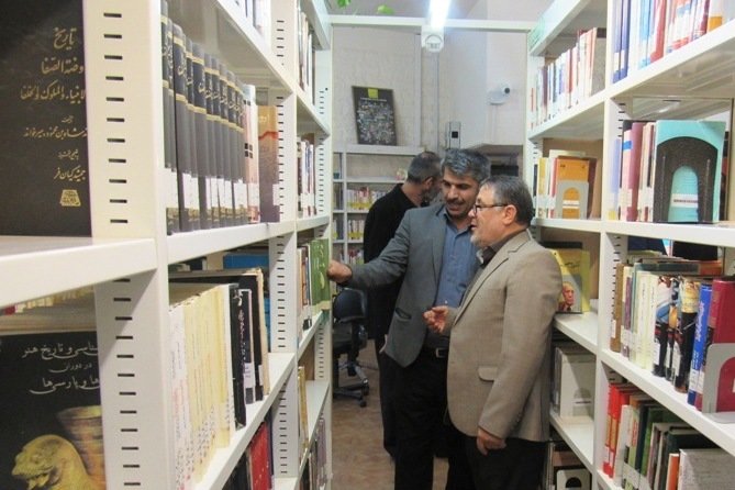 سه هزار نسخه کتاب به کتابخانه‌های تاکستان استان قزوین اهدا شد