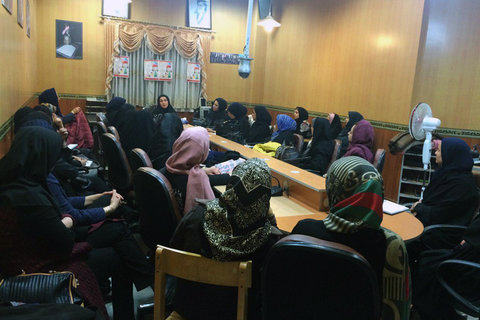 ستقبال مادران یزدی از کارگاه «آموزش اخلاق و مهرورزی به کودکان» ستقبال مادران یزدی از کارگاه «آموزش اخلاق و مهرورزی به کودکان»