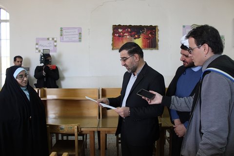 دبیر هیئترئیسه مجلس از کتابخانههای عمومی استان قم بازدید کرد دبیر هیئترئیسه مجلس از کتابخانههای عمومی استان قم بازدید کرد