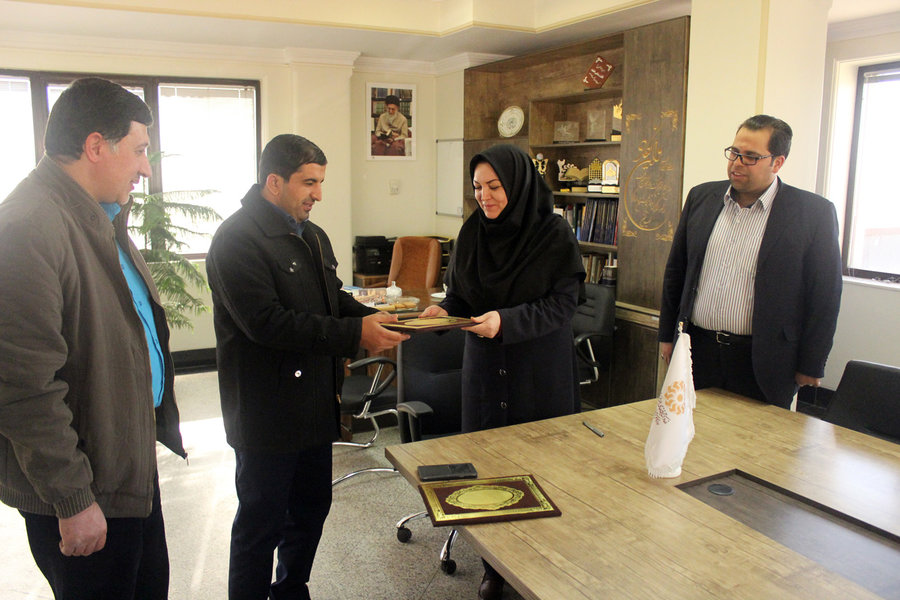 تفاهمنامه همکاری بین اداره کل کتابخانهها و سازمان ورزش و جوانان همدان منعقد شد تفاهمنامه همکاری بین اداره کل کتابخانهها و سازمان ورزش و جوانان همدان منعقد شد