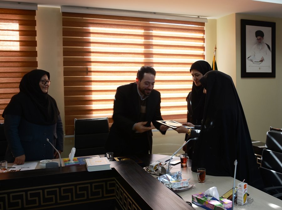 پژوهشگران کرمانشاهی، فعالترین محققان نهاد کتابخانههای عمومی هستند پژوهشگران کرمانشاهی، فعالترین محققان نهاد کتابخانههای عمومی هستند