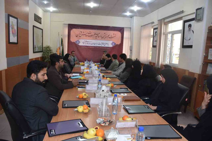  نشست هم‌اندیشی با اساتید علم اطلاعات و دانش شناسی در شیراز برگزار شد