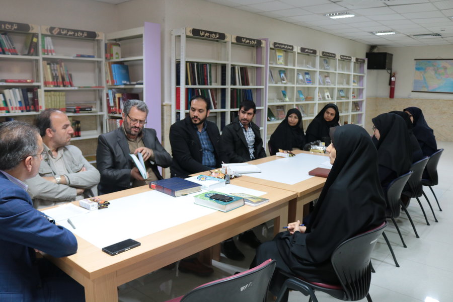 نشست کتاب‌خوان ویژه کتابداران در سمنان برگزار شد