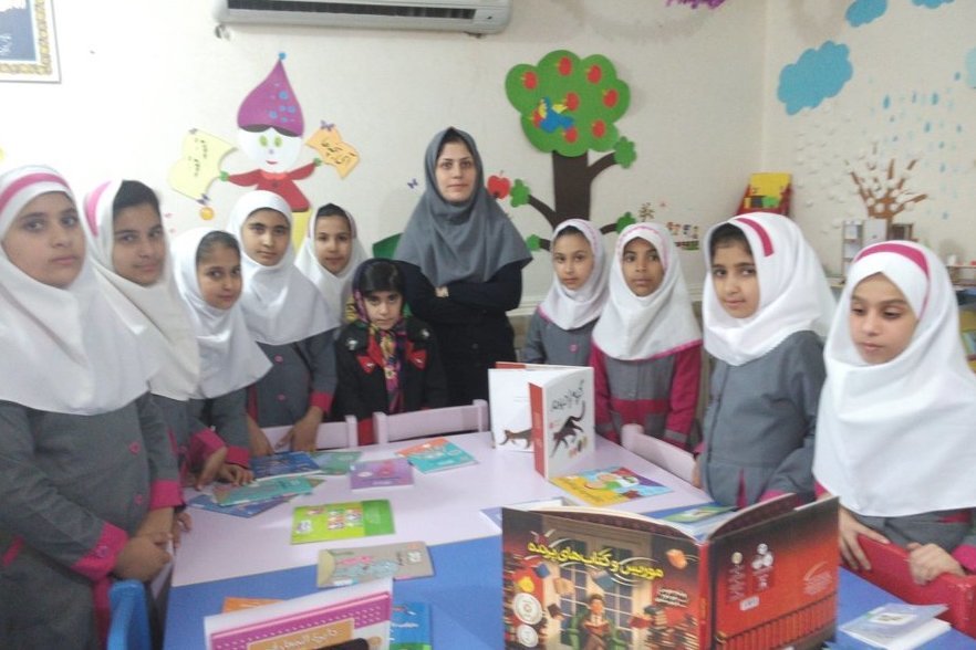 معرفي کتاب «در برابر زلزله» در هنديجان خوزستان