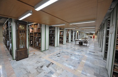 نگهداری مجموعه آثار خواجه نصیرالدین توسی در کتابخانه مرکزی آستان قدس رضوی