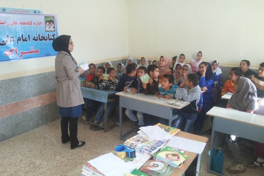 32972] حضور کتابداران کتابخانه امام علی (ع) در مدارس مناطق محروم مشراگه  رامشیر در خوزستان