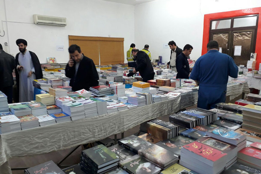 نمایشگاهی با ۲۵۰۰ عنوان کتاب در خارک استان بوشهر