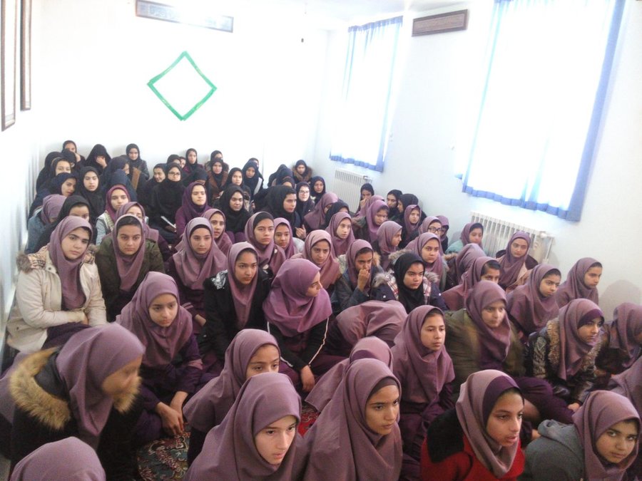 جلسه مشاوره در مدرسه صالحات روستای حصار شازند استان مرکزی برگزار شد جلسه مشاوره در مدرسه صالحات روستای حصار شازند استان مرکزی برگزار شد