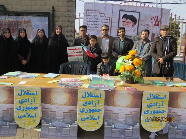 حضور پرشور مردم در غرفه اداره کل کتابخانه های عمومی استان قزوین حضور پرشور مردم در غرفه اداره کل کتابخانه های عمومی استان قزوین