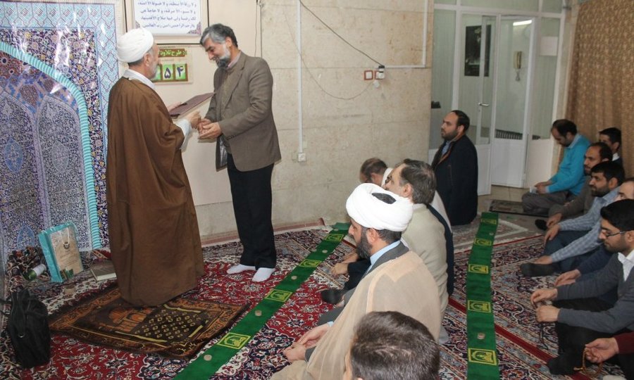 تقدیر ستاد اقامه نماز استان خراسان رضوی از اداره کل کتابخانه های عمومی تقدیر ستاد اقامه نماز استان خراسان رضوی از اداره کل کتابخانه های عمومی