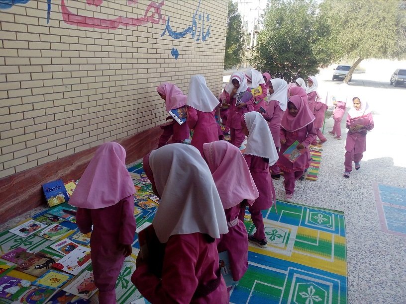 بزرگداشت دهه فجر انقلاب در کتابخانه‌ عمومی سیدالشهداء میناب در هرمزگان