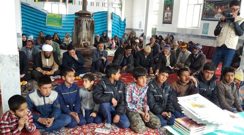 عشایر روستای چاه تلخ استان خراسان رضوی یک روز را با کتاب گذراندند عشایر روستای چاه تلخ استان خراسان رضوی یک روز را با کتاب گذراندند