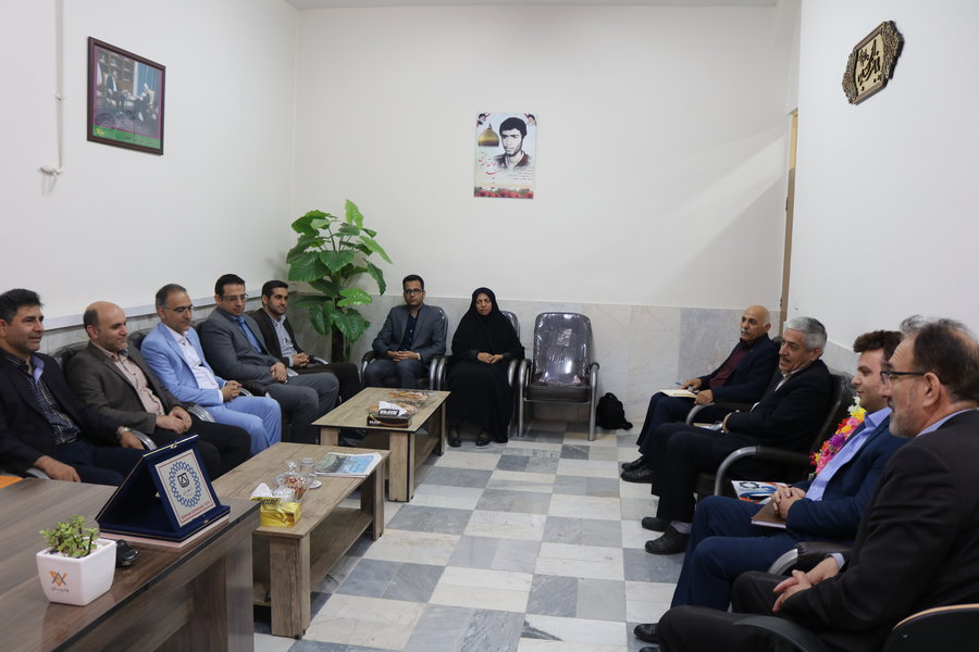  دیدار نوروزی کارکنان اداره کل کتابخانه‌های عمومی استان سمنان با نماینده مجلس شورای اسلامی