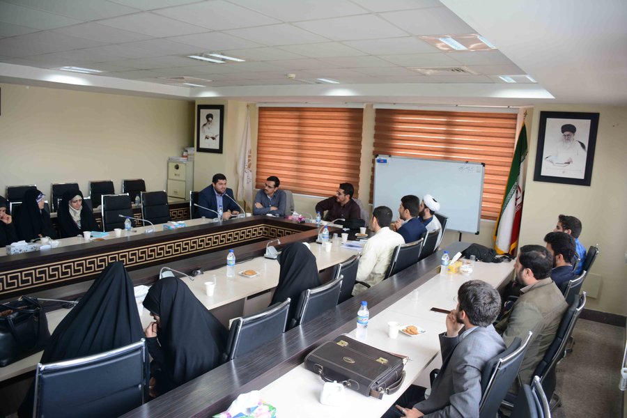 در کرمانشاه نشست تحلیل کتاب «جستاری در تعالی و اثربخشی فرهنگی» برگزار شد در کرمانشاه نشست تحلیل کتاب «جستاری در تعالی و اثربخشی فرهنگی» برگزار شد