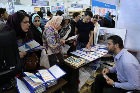 استقبال چشمگیر مردم از غرفه اداره کل کتابخانه های استان تهران