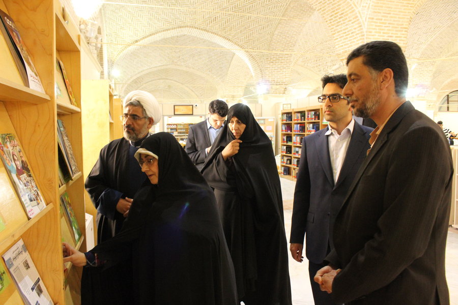 رئیس سازمان اسناد و کتابخانه ملی از کتابخانه مرکزی کرمان بازدید کرد