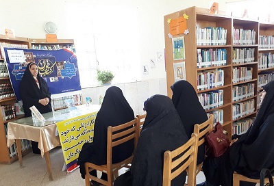 نشست کتاب‌خوان و جمع‌خوانی کتاب در روستای گرکان آشتیان در استان مرکزی