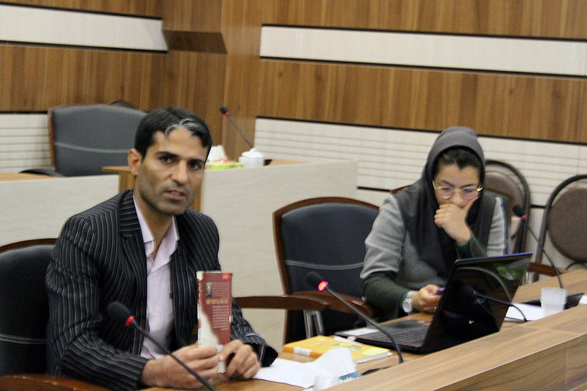 دانشجویان پردیس دانشگاهی مهریز یزد در نشست کتاب‌خوان «پژوهش» شرکت کردند
