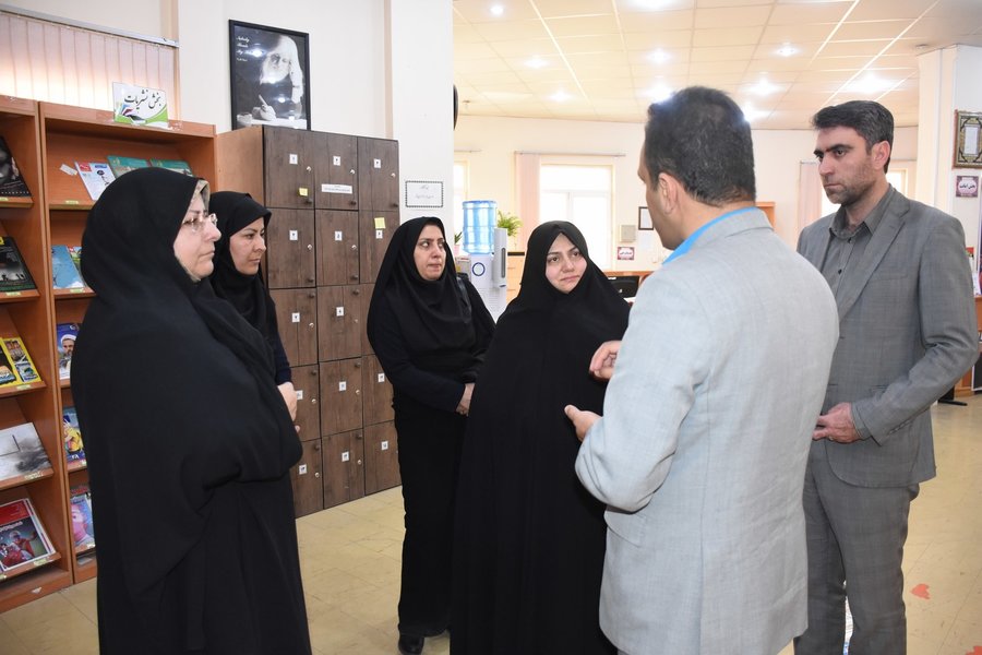مدیران استان فارس از کتابخانه عمومی رئیسی اردکان بازدید کردند