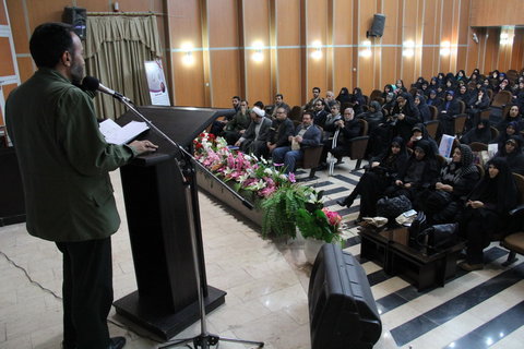 تجلیل از راضیه تجار در طرح «چهل قلم» استان مرکزی تجلیل از راضیه تجار در طرح «چهل قلم» استان مرکزی