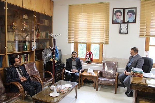 دیدار سرپرست اداره کل کتابخانه‌های عمومی و مدیرکل دفتر امور اجتماعی و فرهنگی استانداری اصفهان