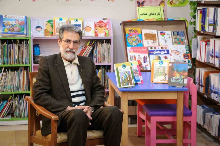  بازدید محمدرضا سرشار از کتابخانه‌های عمومی  شیراز استان فارس در طرح چهل قلم