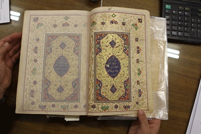 رونمایی از قرآن خطی 400 ساله در کتابخانه آستان قدس رضوی