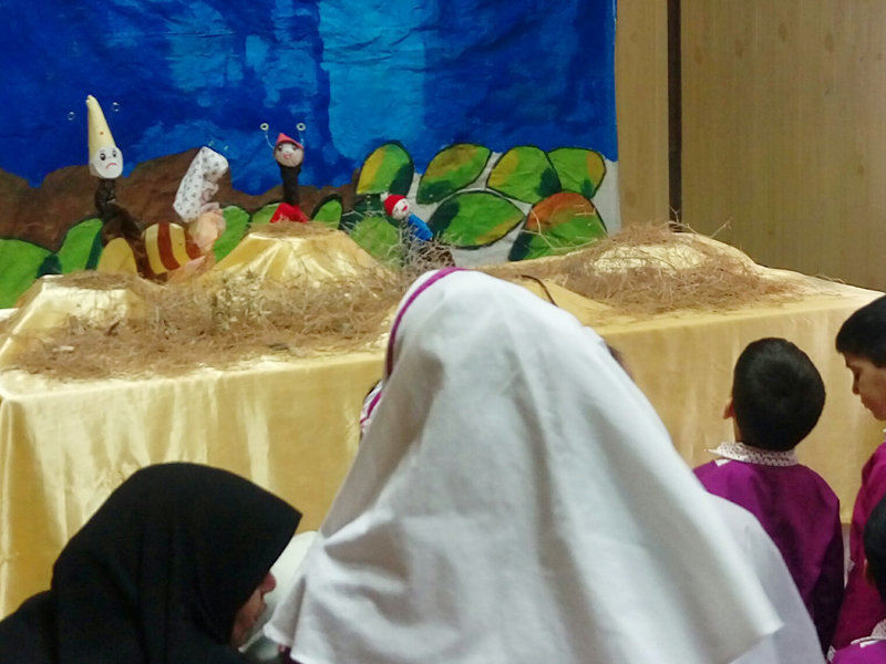 نمایش عروسکی در کتابخانه علامه شیخ مفید باغشهر اسلامیه در خراسان جنوبی