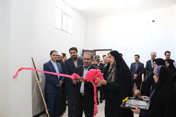نخستین کتابخانه مسکن مهر کشور در شهرضا افتتاح شد