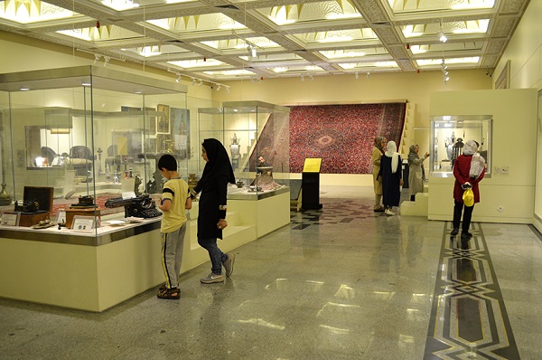 استقبال گسترده گردشگران از کتابخانه و موزه ملی ملک در روز جهانی موزه