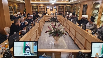 عدم ثبت روابط معنایی یا کتابشناختی بین نسخ خطی در ایران