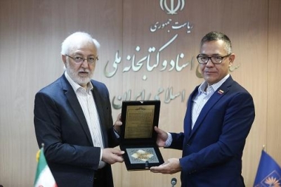 وزیر فرهنگ ونزوئلا از کتابخانه ملی بازدید کرد