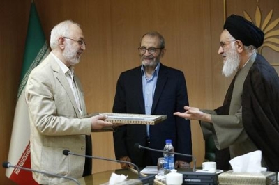 جایزه ادبی و تاریخی استاد انوار به سازمان اسناد و کتابخانه ملی اهدا شد